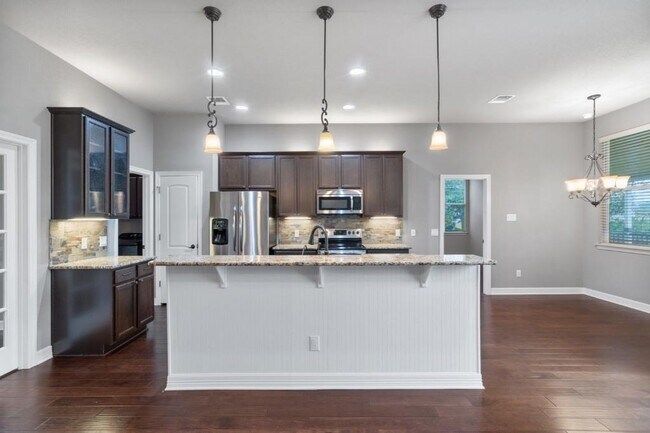 Building Photo - 10104 Longhorn Skyway