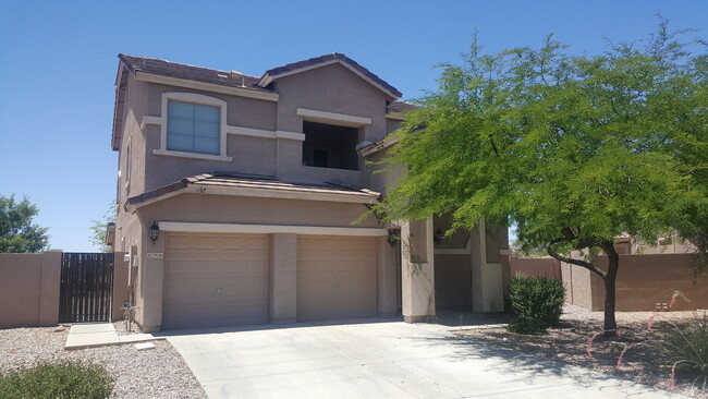 Primary Photo - Gorgeous cul-de-sac home right off the gol...