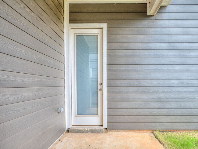 Building Photo - Beautiful New Construction Home in Edmond/...