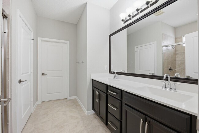 Building Photo - 4010 Tomoka Dr