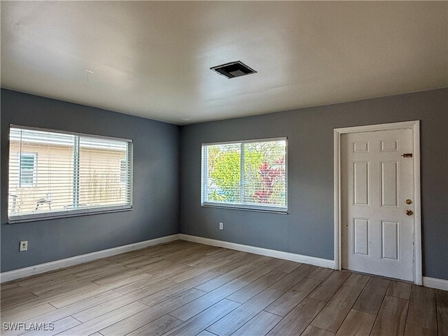 Building Photo - 1073 San Remo Ave