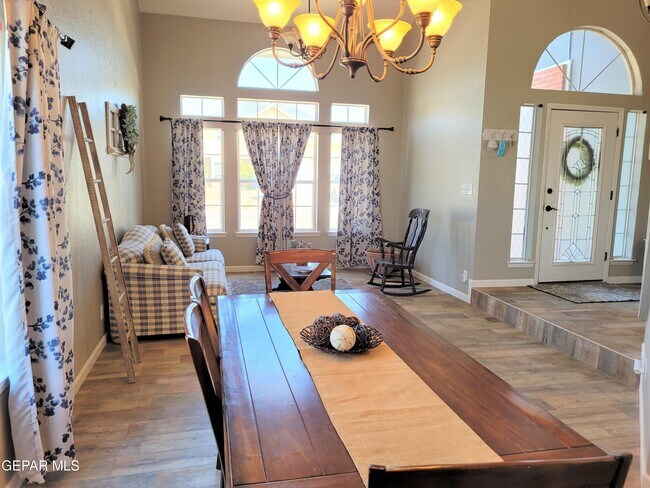 Building Photo - 7401 Plaza Taurina Dr
