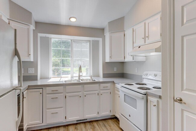 Building Photo - Remodeled near Boise River _ Pet Friendly!!
