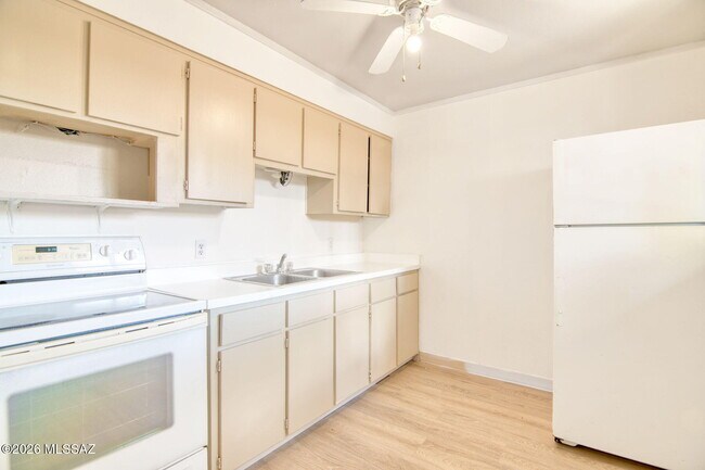 Building Photo - 5657 E 28th St