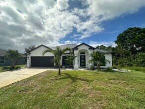Building Photo - Modern 3-Bedroom Single-Family Home for Re...