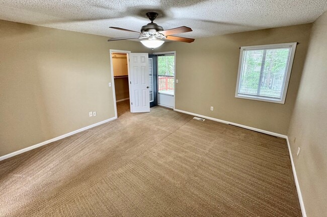 Building Photo - 156 Woodfield Pl