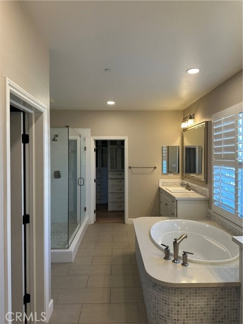 Building Photo - 45 Skyward