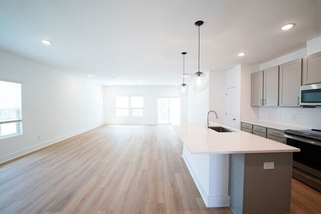 Building Photo - 128 Kingswood Cir
