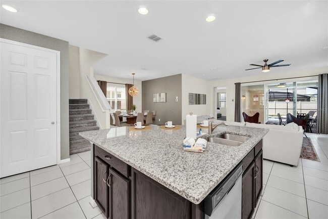 Building Photo - 9009 Egret Mls Ter