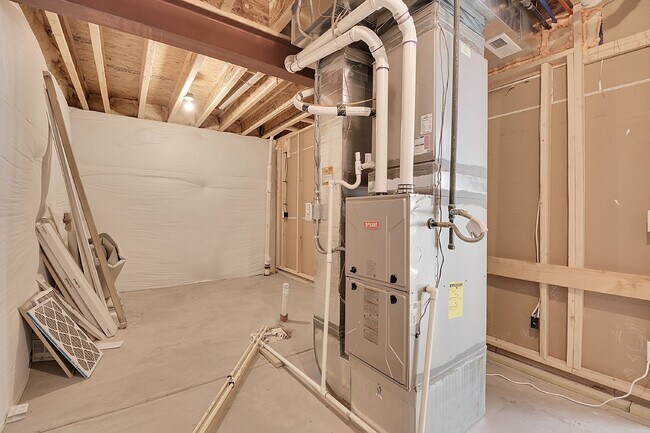 Building Photo - $2,895.00 - $500 OFF First Month's Rent - ...