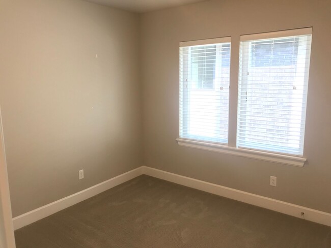 Building Photo - 271