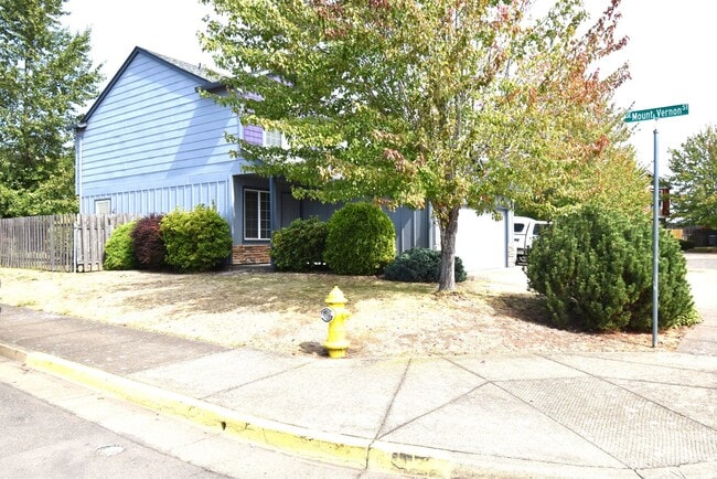 Building Photo - 3501 22nd Ct SE