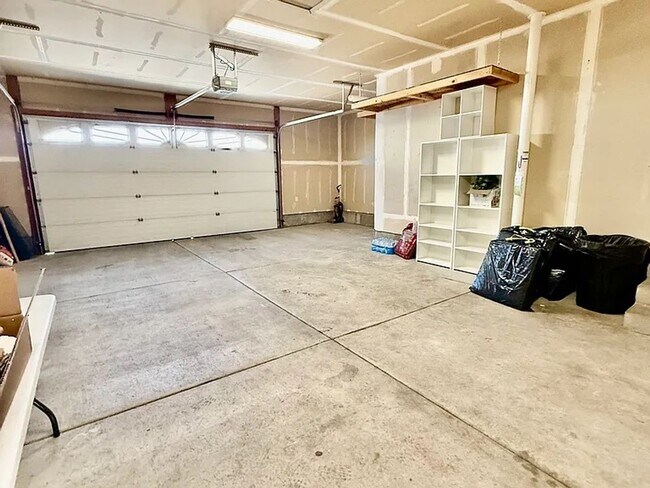 Building Photo - 1639 Roy St