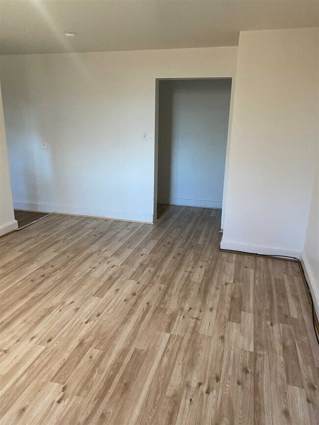 Building Photo - 139 Rombout Ave