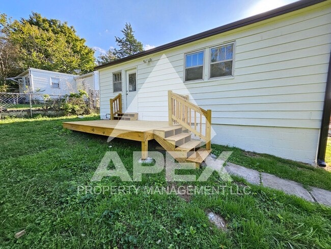 Building Photo - Charming 3 Bd 1- Ba Single Family Home in ...