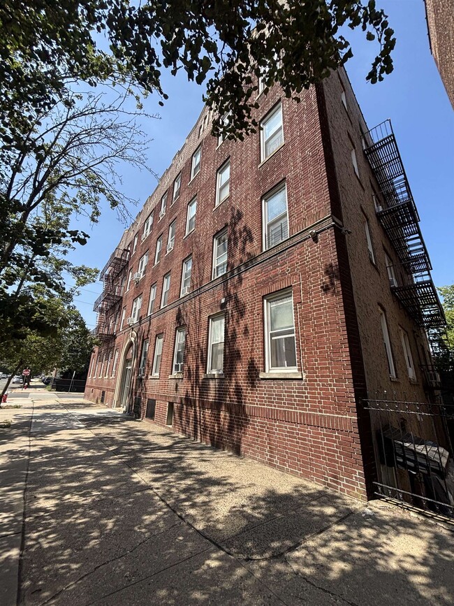 Building Photo - 55 Corbin Ave