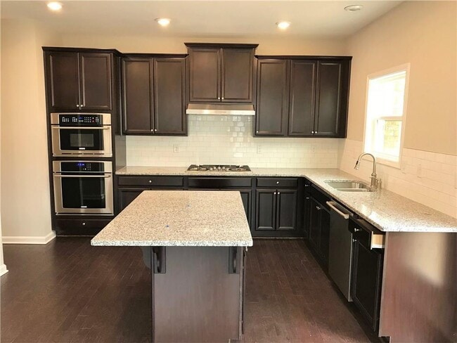 Building Photo - 596 Sunset Park Dr