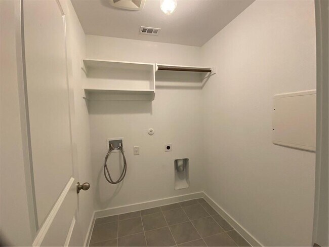 Building Photo - 652 Pheasant Hill Ln