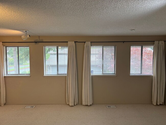 Building Photo - 3BED/3BATH Townhome in Wood Creek Communit...
