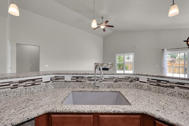 Building Photo - $3,150 - 5 Bed, 3 Bath Home in CO Springs ...