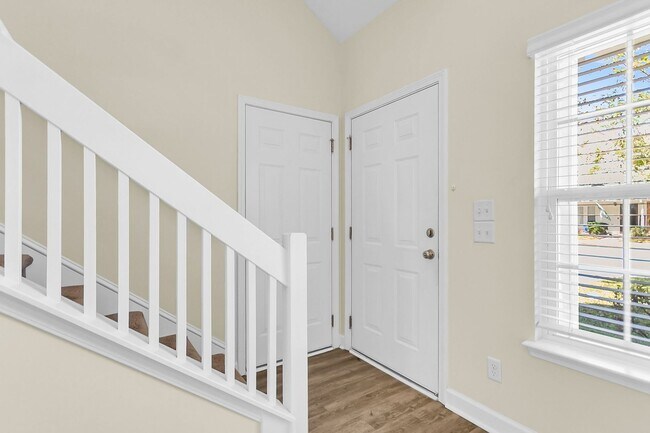 Building Photo - Beautiful FOUR bedroom townhome in Goose Creek!