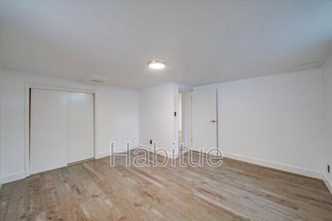 Building Photo - 414 S Pond St