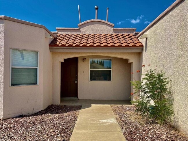 Building Photo - 2253 Tierra De Oro Way