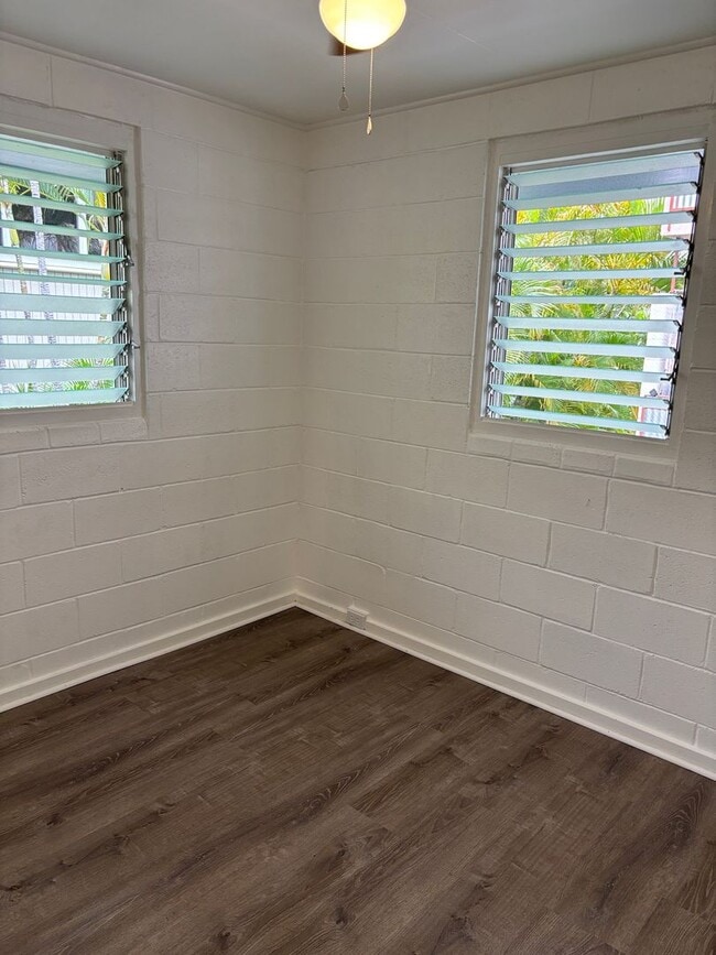 Building Photo - Moiliili/University - Hausten St - 2 Bdrm/...