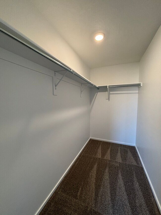 Building Photo - DR. HORTON Townhome in Long Valley!!