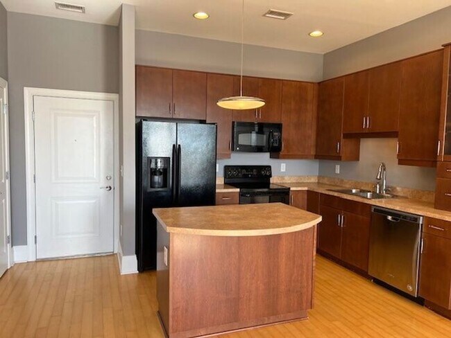 Building Photo - 2BR/2FULL BATH! Down Town Wilmington ''The Weldon'', an art deco Brooklyn Arts district.