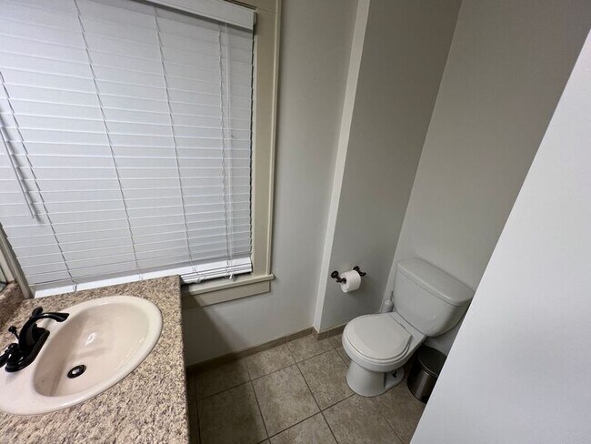 Building Photo - 616 W 63rd St