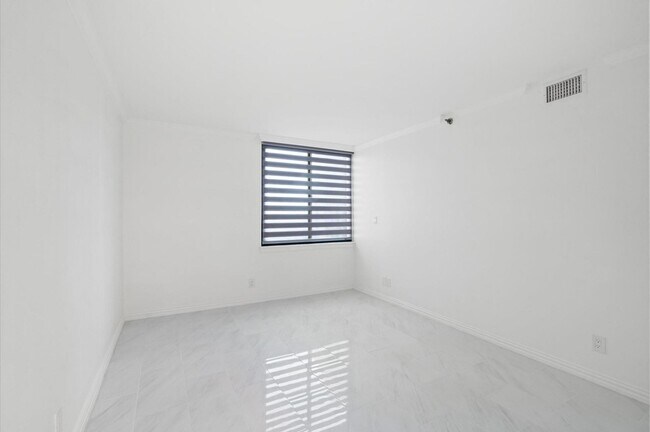 Building Photo - 3525 Sage Rd