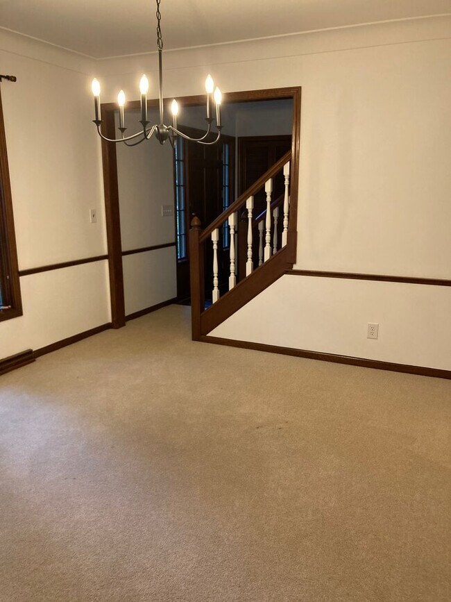 Building Photo - Beautiful Home on the Maumee River