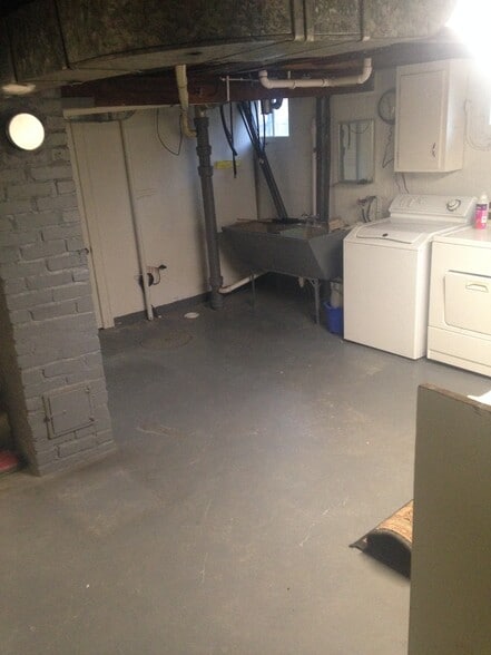 Building Photo - 529 N 11th Ave W