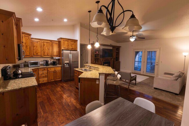 Building Photo - Torino Tower - 913