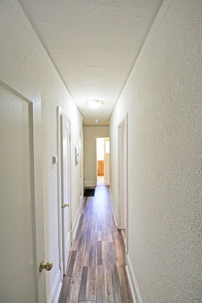 Building Photo - 1920-1920 Crosby Ave