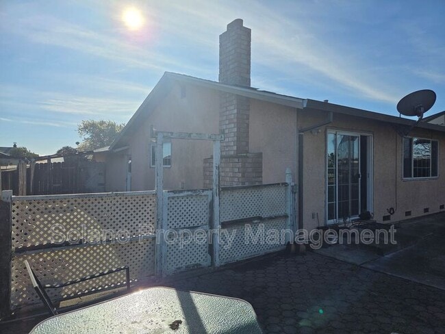 Building Photo - 512 Monterey Dr