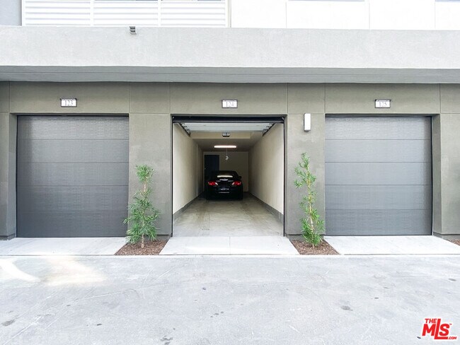 Building Photo - 1893 Union St