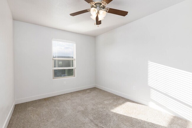 Building Photo - 3 bed / 2.5 bath / 2-car with washer/dryer/fridge 2019 built END UNIT!