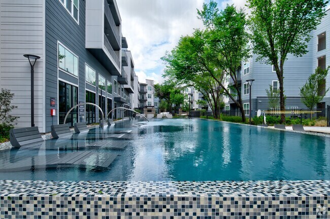 Building Photo - 2001 E 4th St