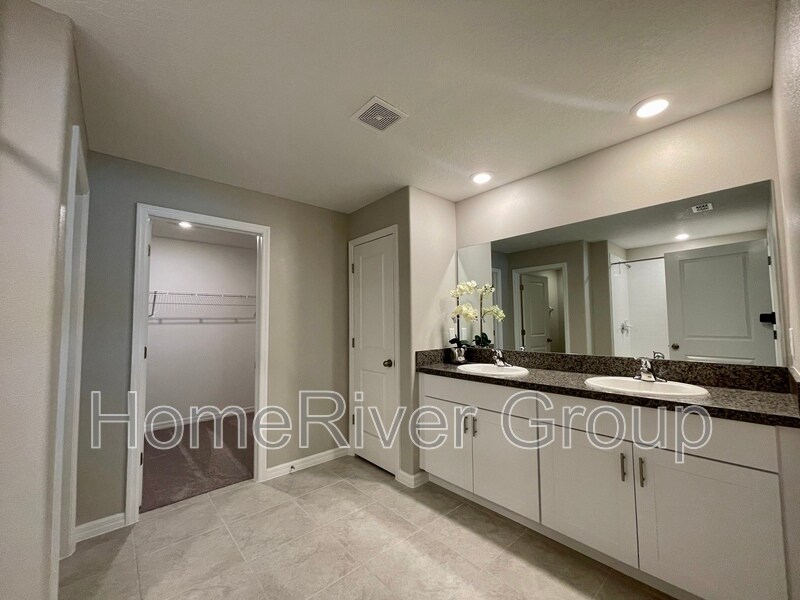 Building Photo - 10326 Scarlet Skimmer Dr