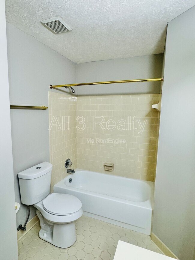 Building Photo - 6008 Woodrun Ct