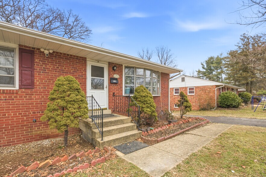 Building Photo - 7109 Layton Dr