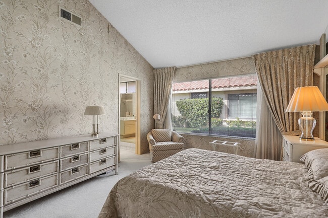 Building Photo - 175 Gran Via