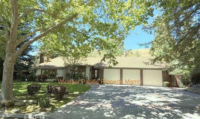 Primary Photo - Sprawling ranch home located in highly des...