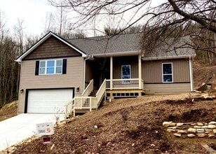 Building Photo - Laurel Park Spacious Home