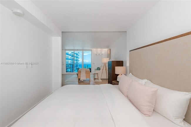 Building Photo - 2301 Collins Ave