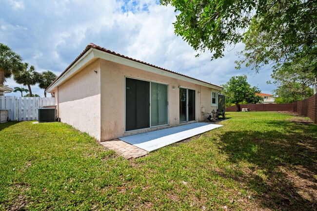 Building Photo - 13400 NW 5th Ct