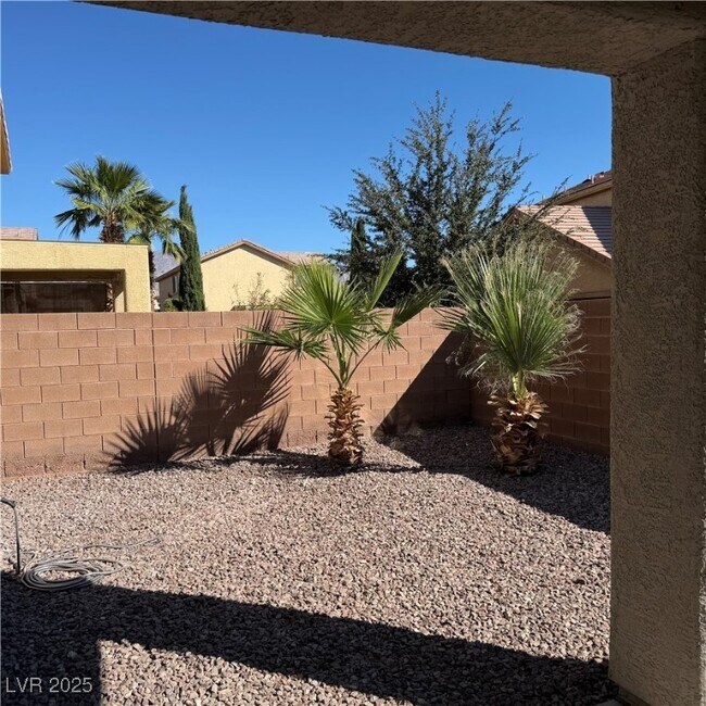 Building Photo - 6842 Feral Dove St