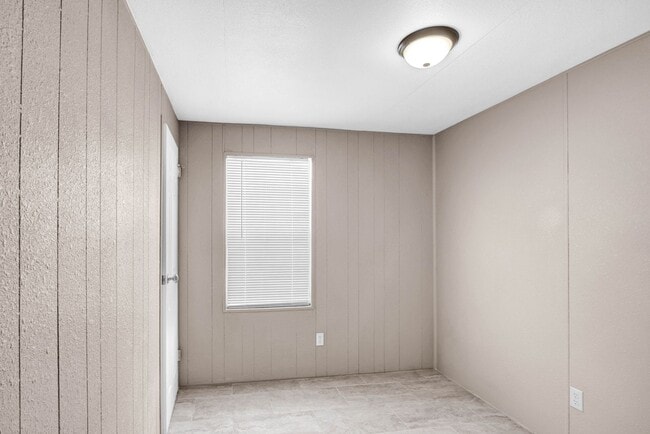 Building Photo - Incredible 3 bedroom, 1 1/2 bath mobile ho...